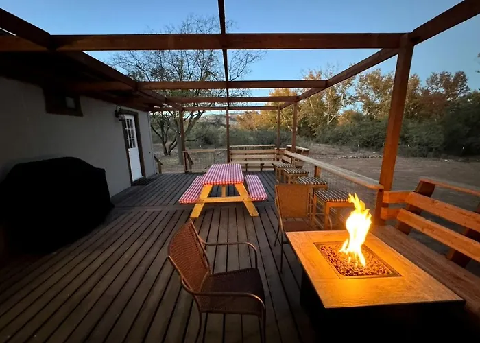 Cozy Creekside With Deck And Fire Pit In Camp Verde, Arizona Сasa de vacaciones *